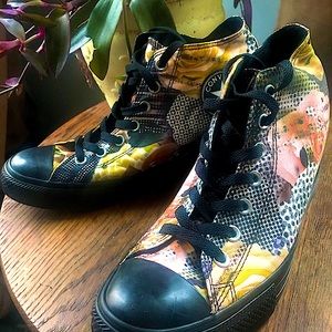 Women’s Converse Size 11